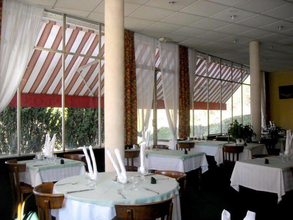 Logis Terrasse Hotel Лизьё Экстерьер фото